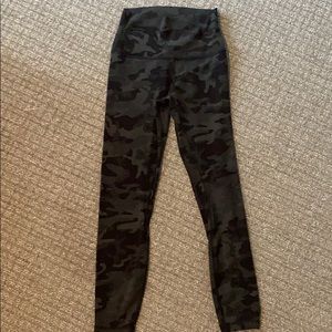 Lulu Aligns Camo print